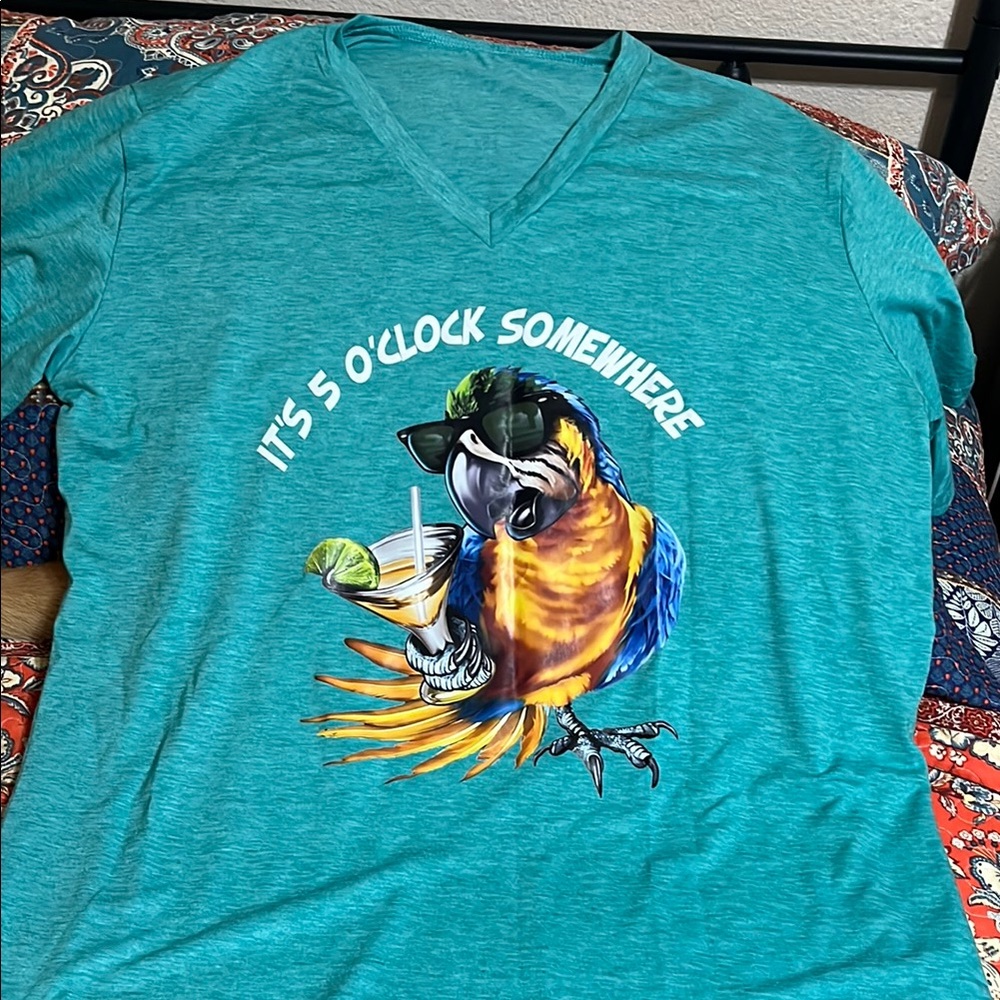 Teal Parrot Graphic V-Neck T-Shirt